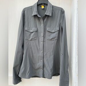 Eddie Bauer women’s size small long-sleeve shirt button front button cuff